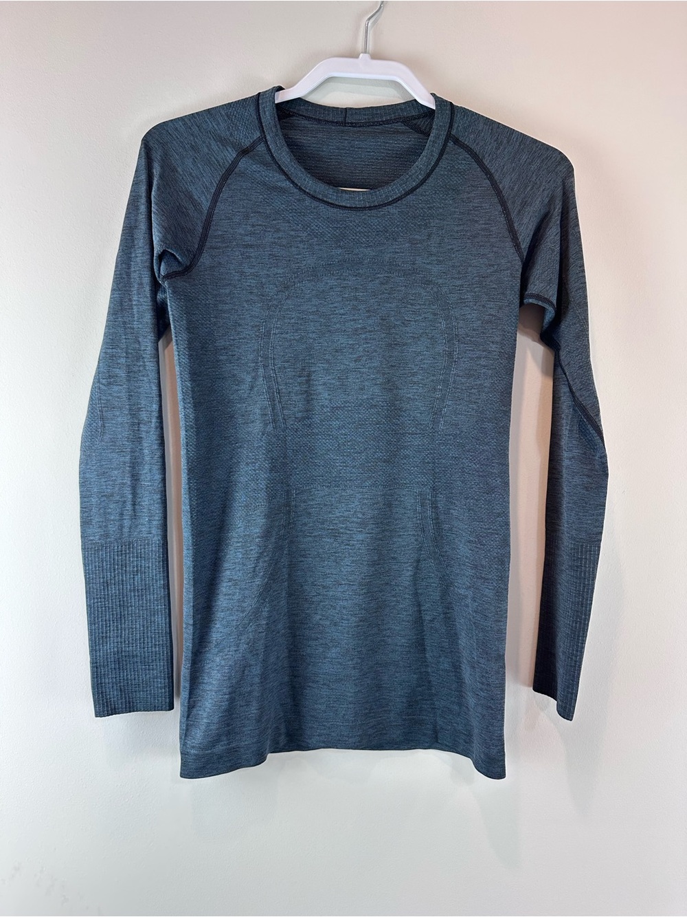 Lululemon Dark Blue Black Swiftly Tech Long Sleeve Athleisure Athletic Shirt 6